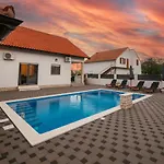 Villa Family House Moja Jube Oklaj