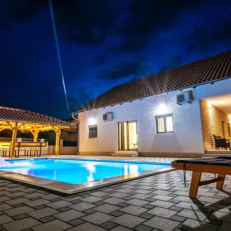 Villa Family House Moja Jube *
