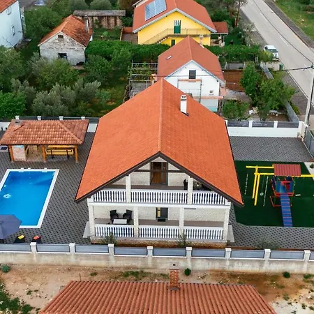 Family House Moja Jube Oklaj