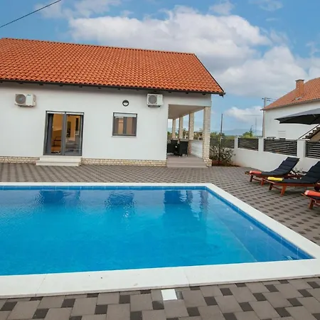 Villa Family House Moja Jube *