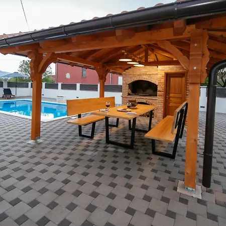 Villa Family House Moja Jube Oklaj
