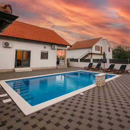 Villa Family House Moja Jube Oklaj