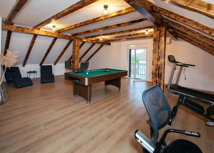 Family House Moja Jube Oklaj